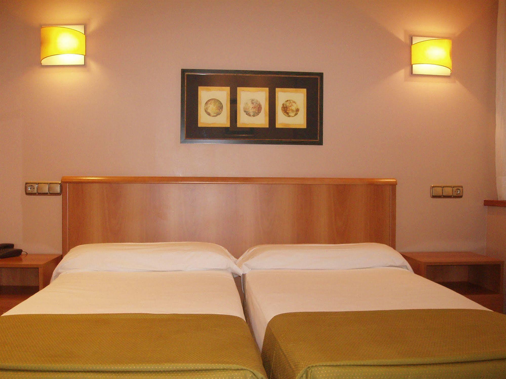 Hotel Carreno Oviedo Exterior photo